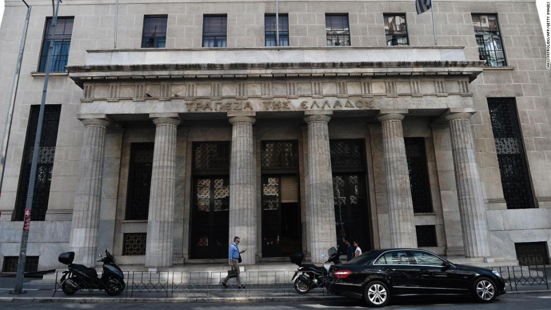 Gioi dau tu chap nhap lai suat am de gui tien tai Hy Lap hinh anh