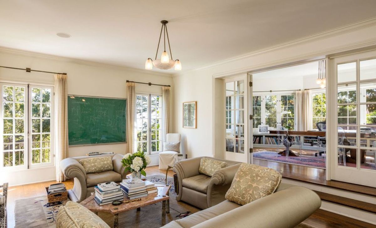 Biet thu dau tien Angelina Jolie mua sau ly hon Brad Pitt hinh anh