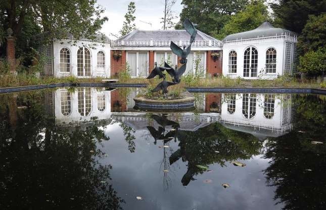 Cac biet thu xa xi nhung bi bo hoang cua gioi ty phu, sieu giau hinh anh