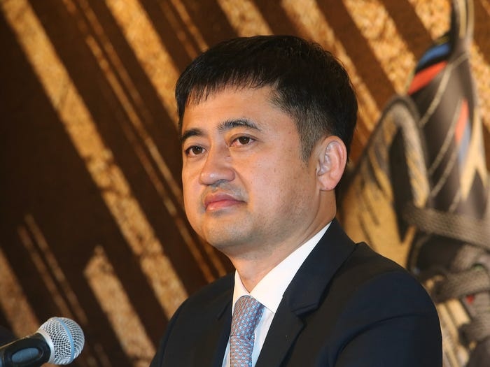 ty phu thoi trang anh 1