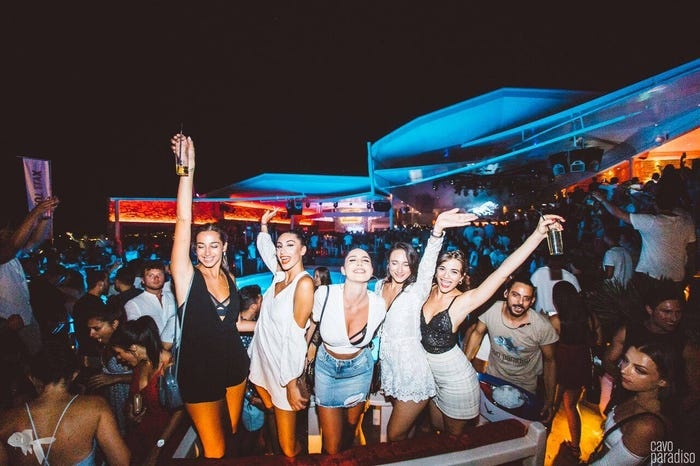 Hon dao tiec tung ua thich cua cac ty phu va ngoi sao hinh anh