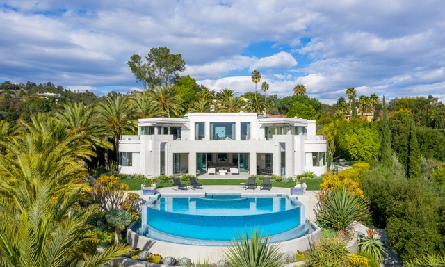 Biet thu 36,5 trieu USD tai Beverly Hills cua trum vien thong Nga hinh anh