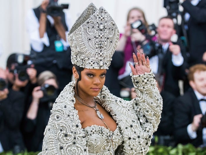 Khoi tai san 600 trieu USD cua nu ca si giau nhat the gioi Rihanna hinh anh