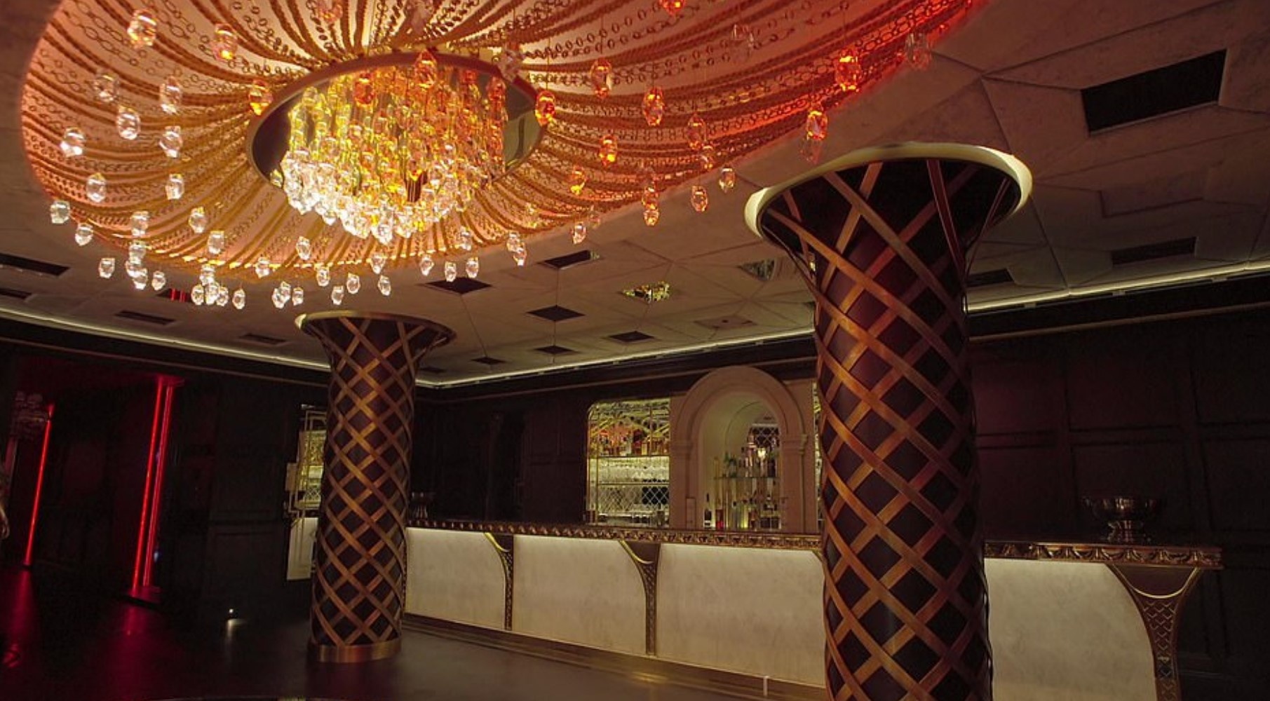 Biet thu ty phu anh 6