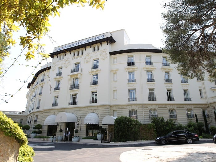 Noi o cua ty phu anh 3