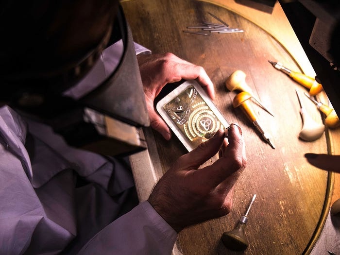 vat pham xa xi anh 3