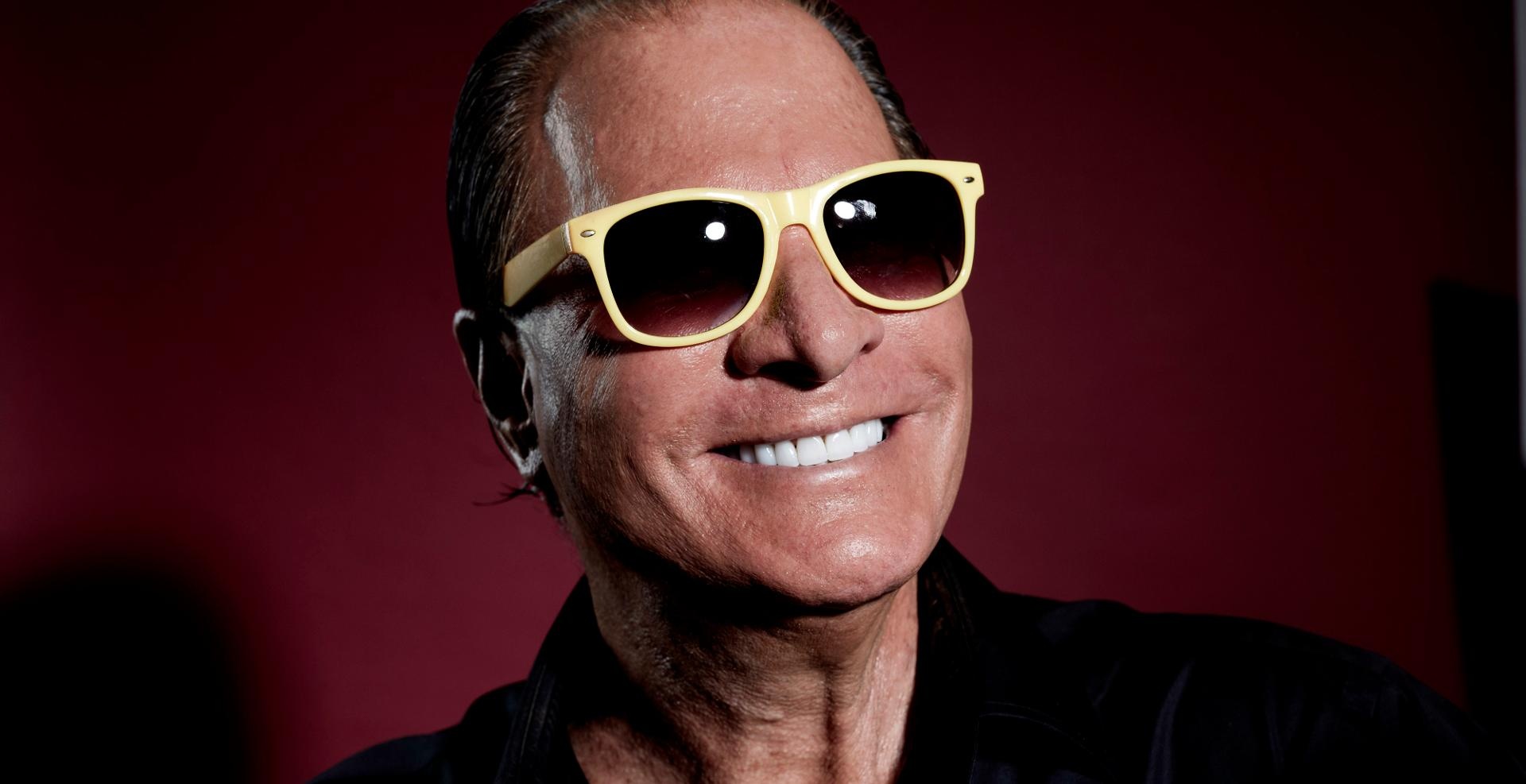 ty phu USD quyen tien chong dich anh 9