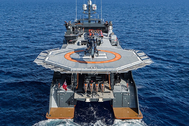 Gioi sieu giau lap phong kham, thue y ta tren du thuyen hinh anh