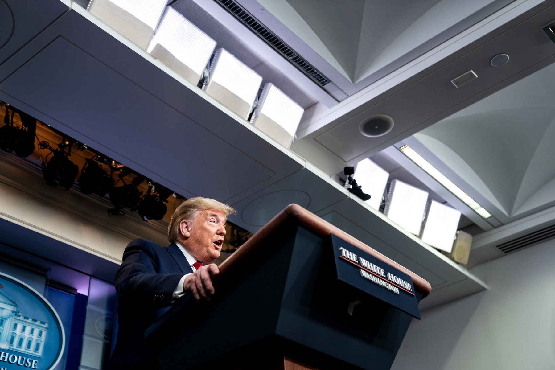 My thieu may tho chong Covid-19 anh 1