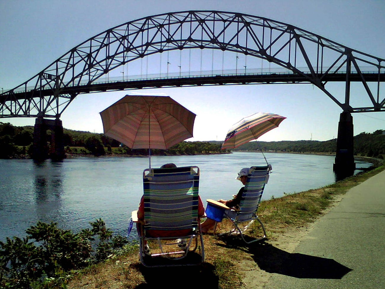 Cu dan dong que My 'xua duoi' nguoi thanh thi vi so mang mam benh hinh anh