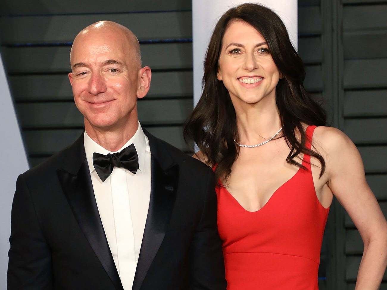 9 su that bat ngo ve do giau co cua vo cu Jeff Bezos hinh anh