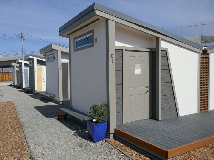 Nhung ngoi nha ti hon cho nguoi vo gia cu My tu cach ly hinh anh