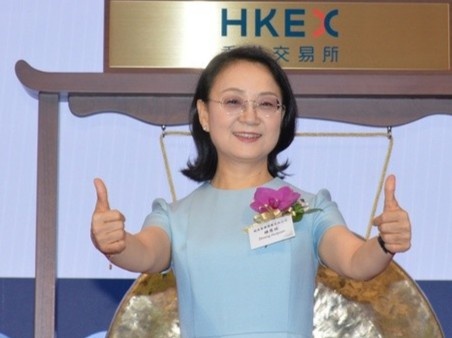 Cuu giao vien day hoa tro thanh ty phu giau nhat nganh y the gioi hinh anh