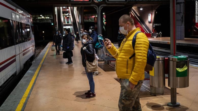 Cac quoc gia chau Au dang dan mo cua kinh te tro lai hinh anh