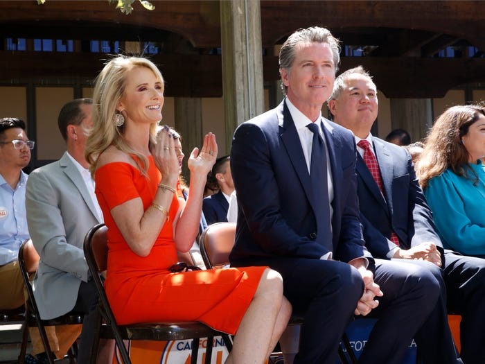 Thong doc California anh 6