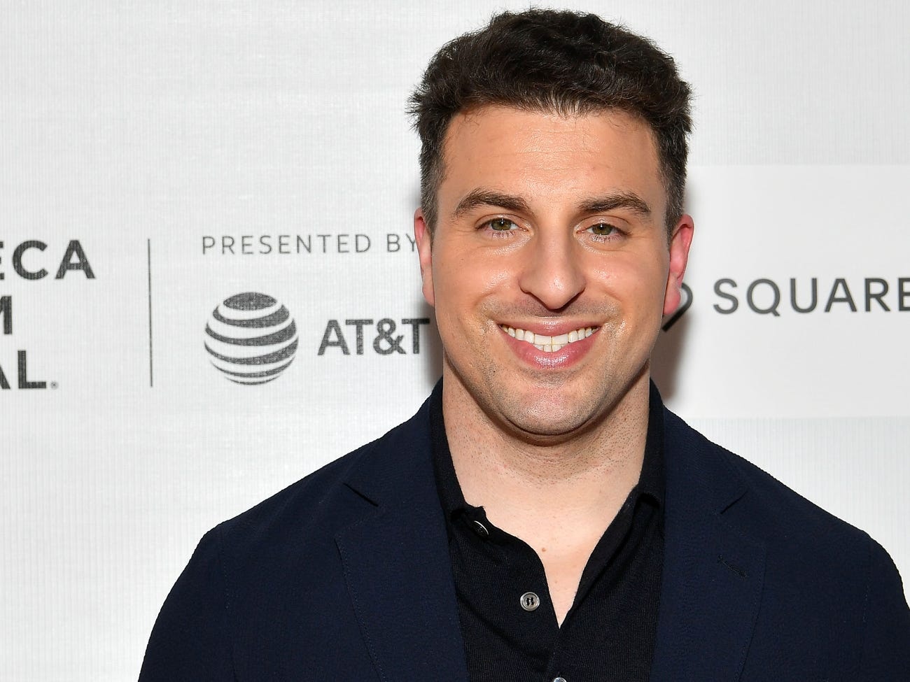 Nha sang lap kiem CEO Airbnb giau co nao? hinh anh