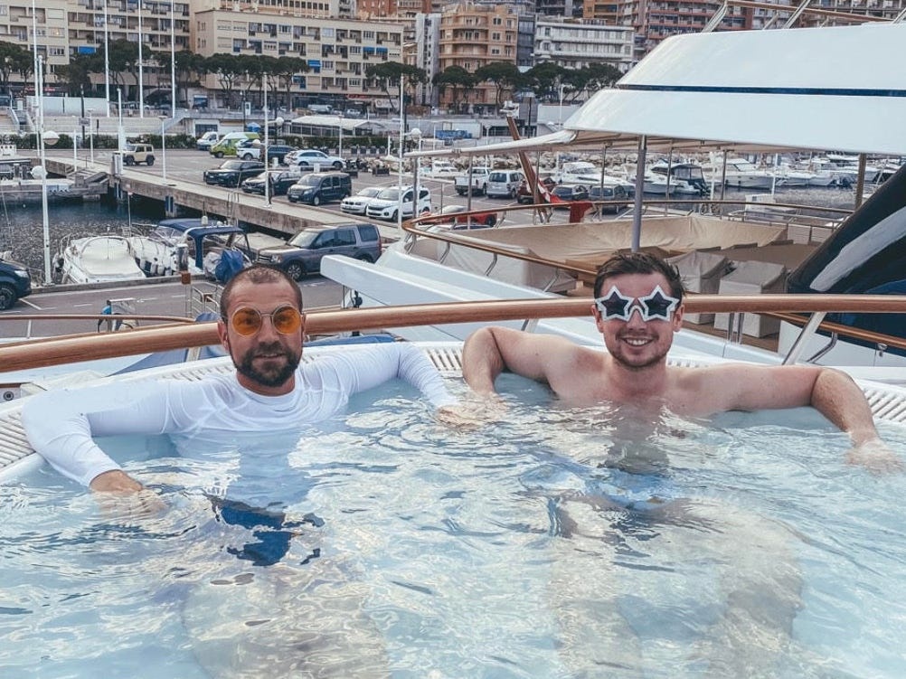 Doi song cach ly cua thuy thu tren nhung du thuyen xa hoa hinh anh