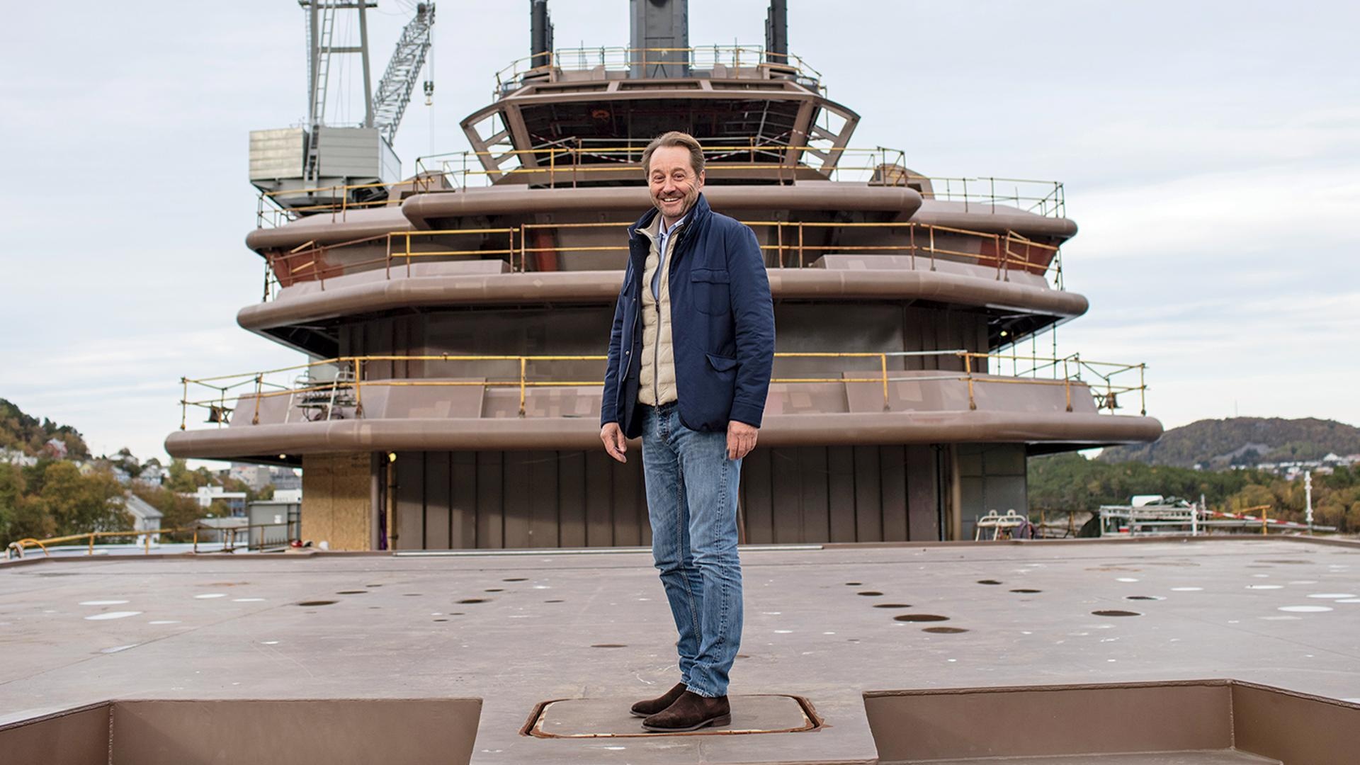 Ty phu dau mo dong du thuyen lon nhat hanh tinh hinh anh