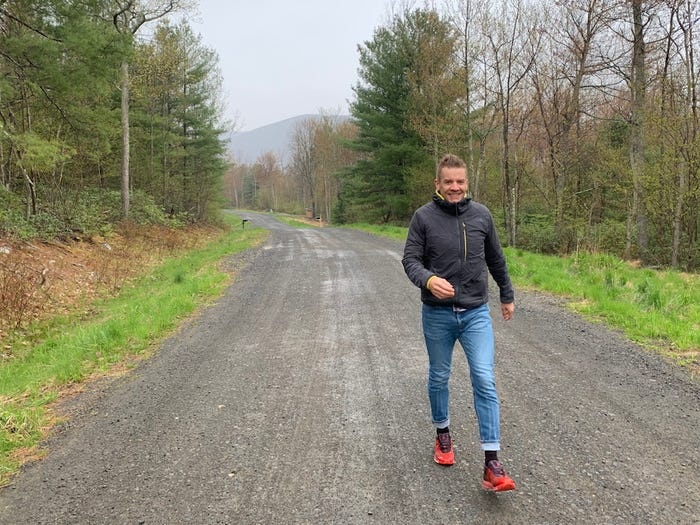 Giam doc ngan hang New York tu cach ly tren nui hinh anh