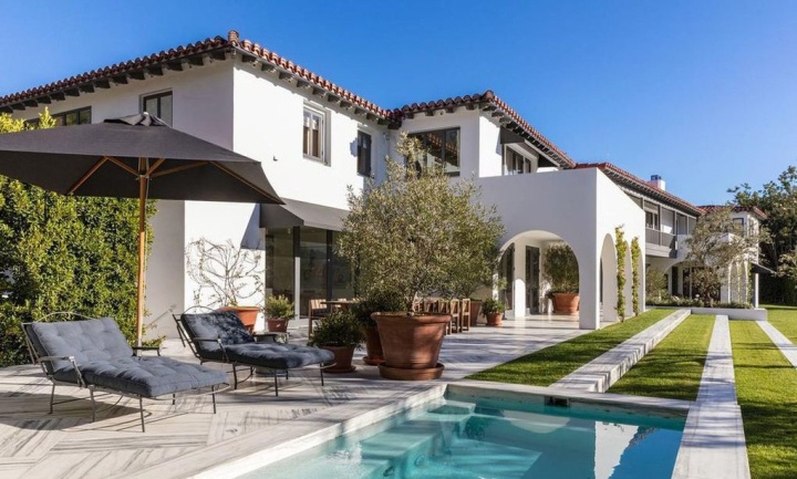 Biet thu xa xi 18 trieu USD cha de Tinder moi mua hinh anh