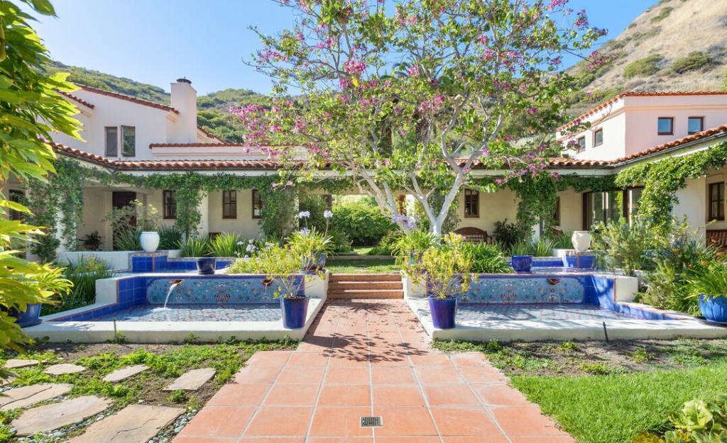 Biet thu 25 trieu USD cua dao dien 'Avatar' hinh anh