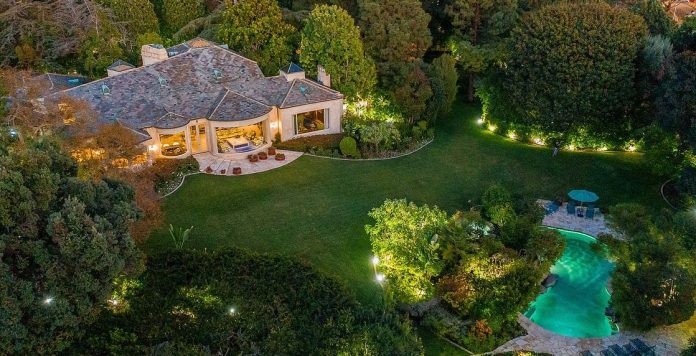 Biet thu dep nhu co tich cua ty phu My hinh anh