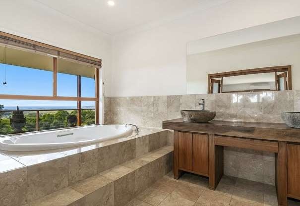 Liam Hemsworth anh 7