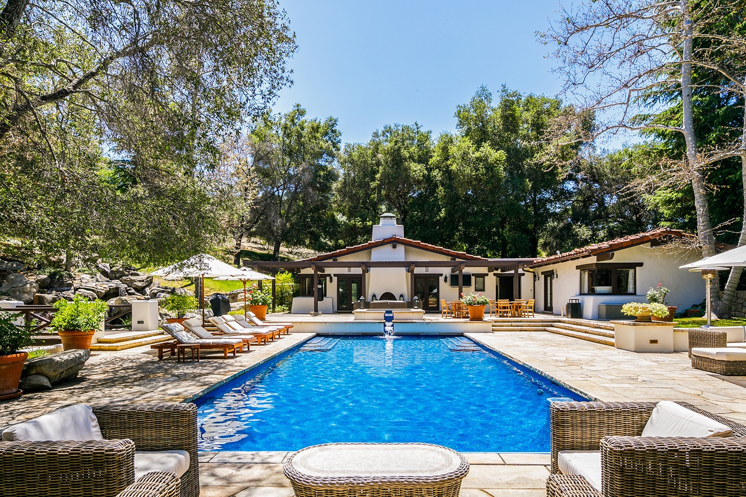 Biet thu 10,2 trieu USD cua ngoi sao nhom One Direction hinh anh