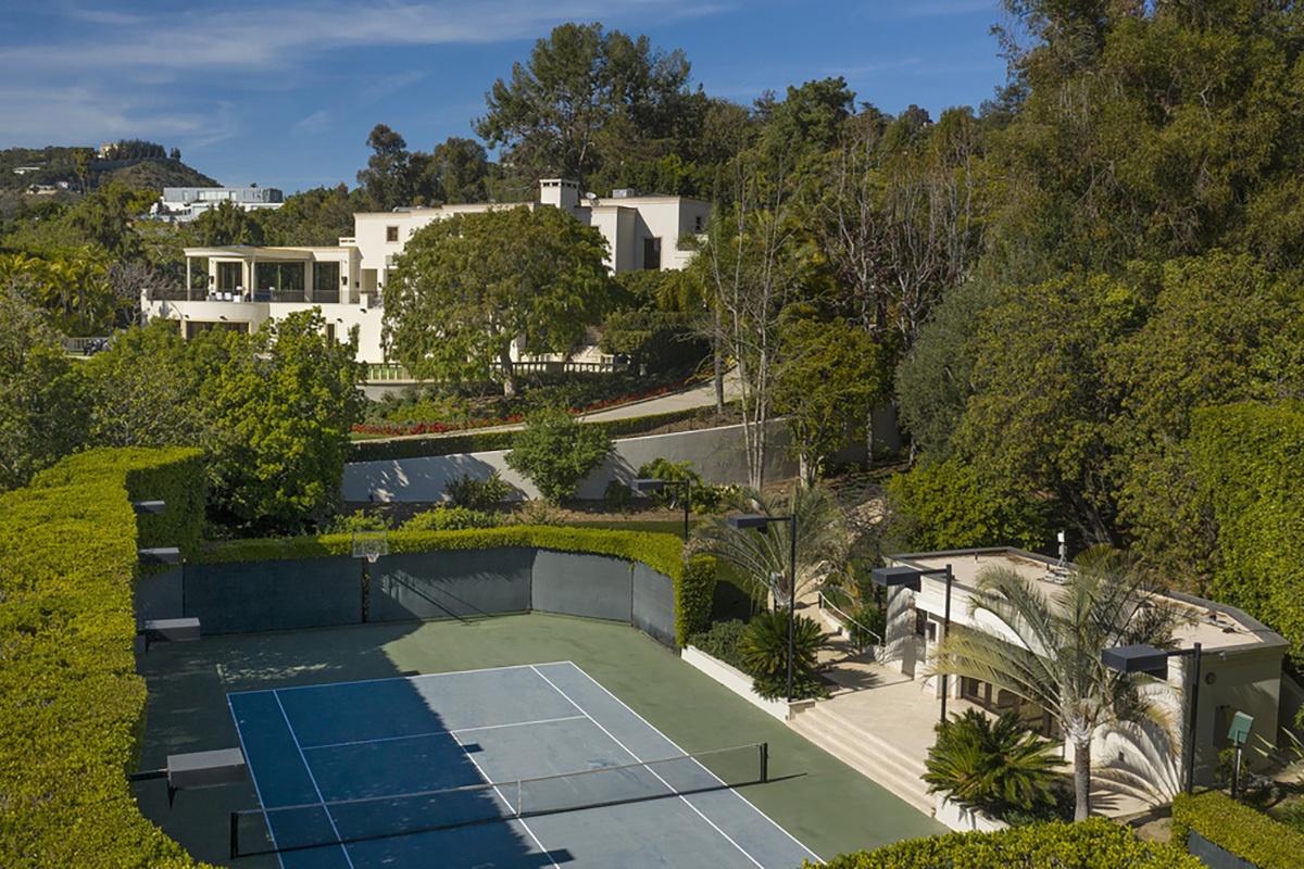 Ty phu co bac My rao ban biet thu 110 trieu USD hinh anh