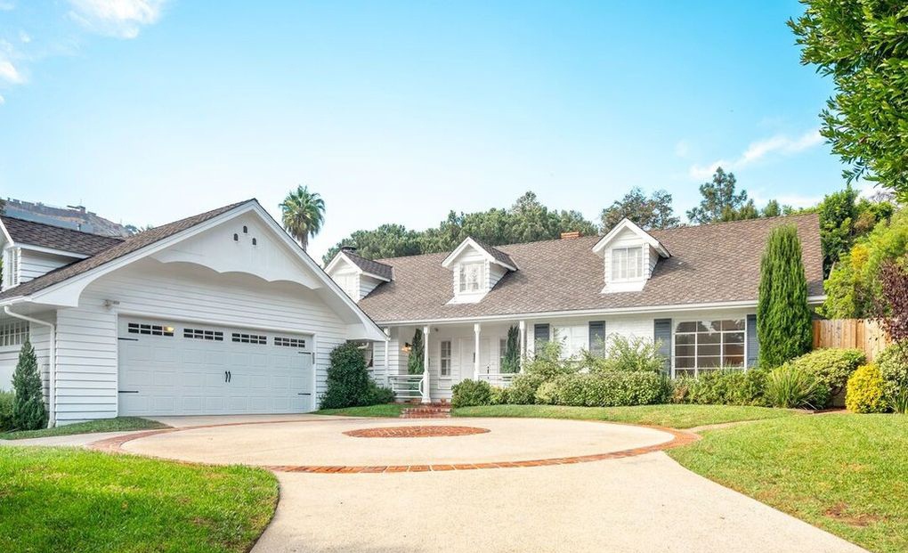 Ben trong biet thu 4,3 trieu USD cua ty phu truyen thong My hinh anh