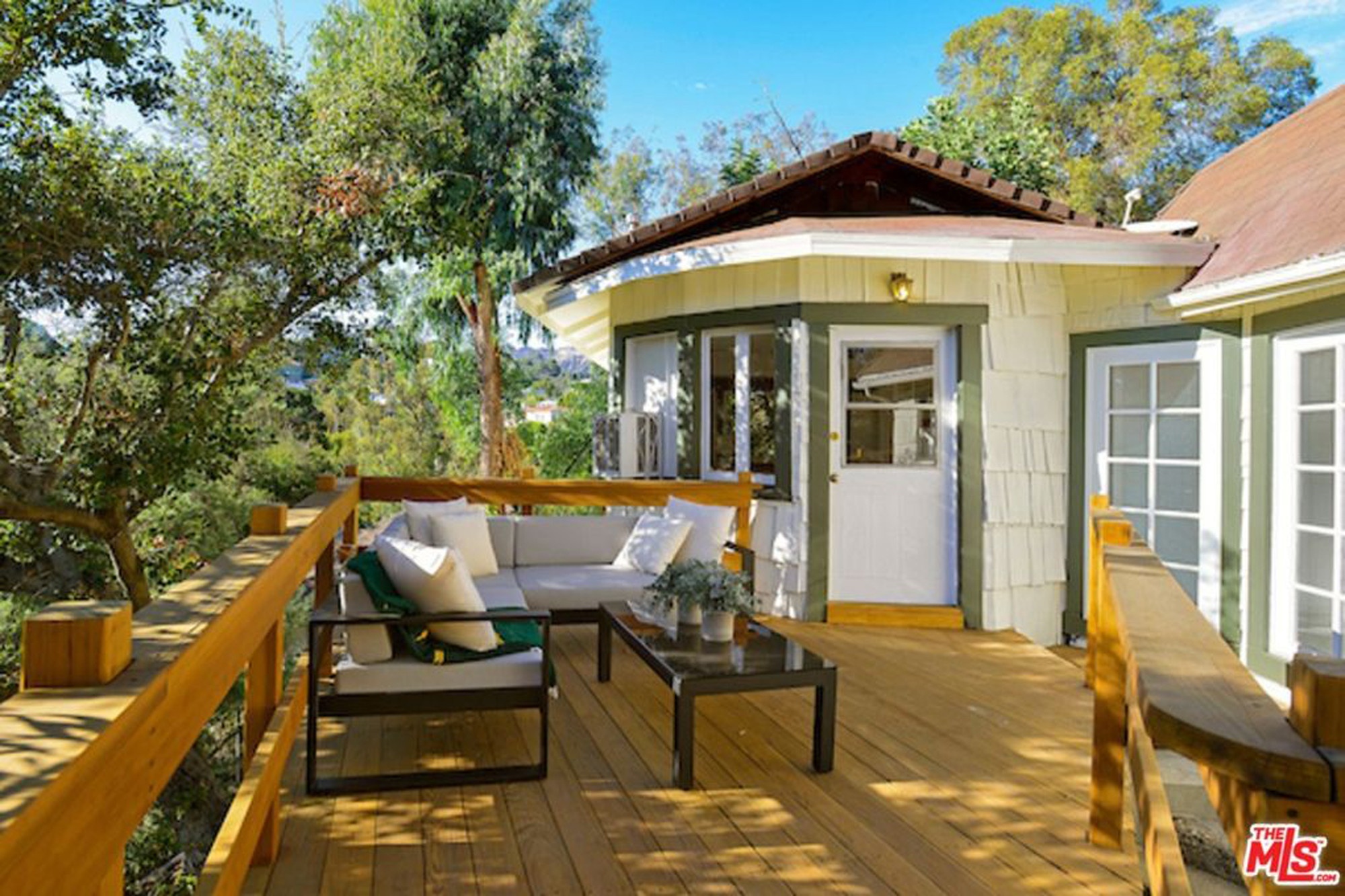 Ben trong biet thu 1,75 trieu USD cua tai tu 'Bao Den' hinh anh