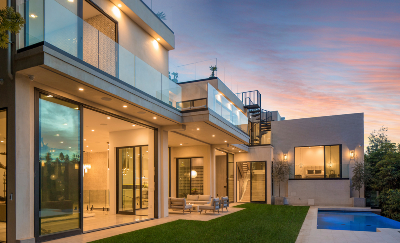 Biet thu 10,5 trieu USD cua con trai David Beckham hinh anh