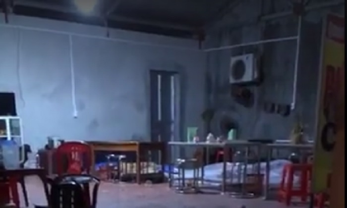 Giet chu quan an roi dung dao tu sat hinh anh