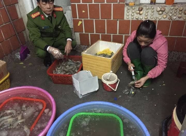 Co so bom tap chat vao tom luc rang sang bi lat tay hinh anh
