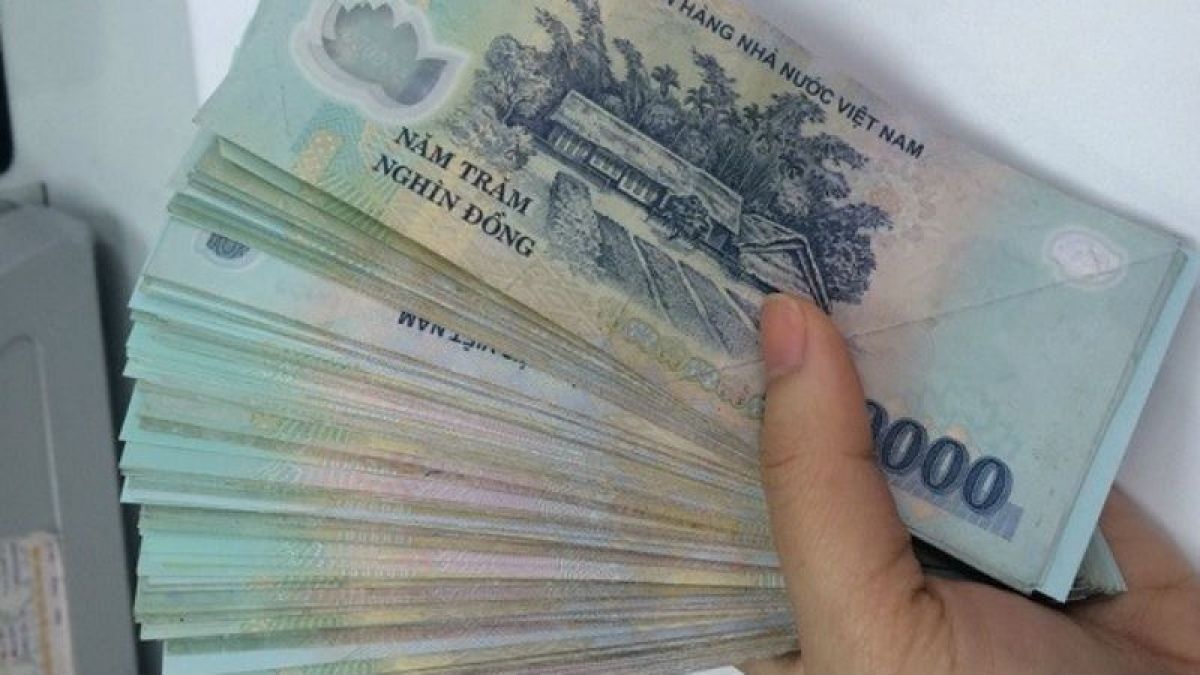 Bat qua tang nu kiem sat vien nhan tien cua vo bi can hinh anh