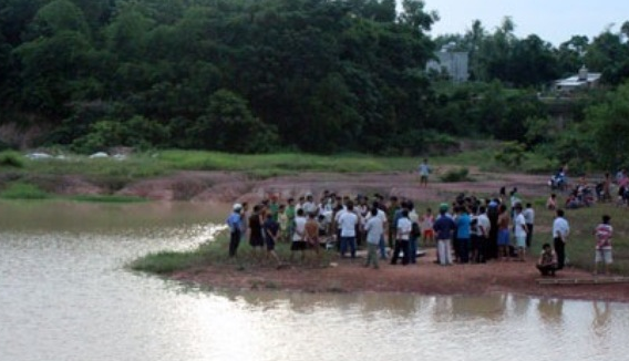 Thi the thieu nu dat vao bo song sau 2 ngay bo nha di hinh anh