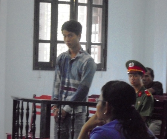 'Yeu rau xanh' 16 tuoi bi tom gon khi nap ben ve duong hinh anh