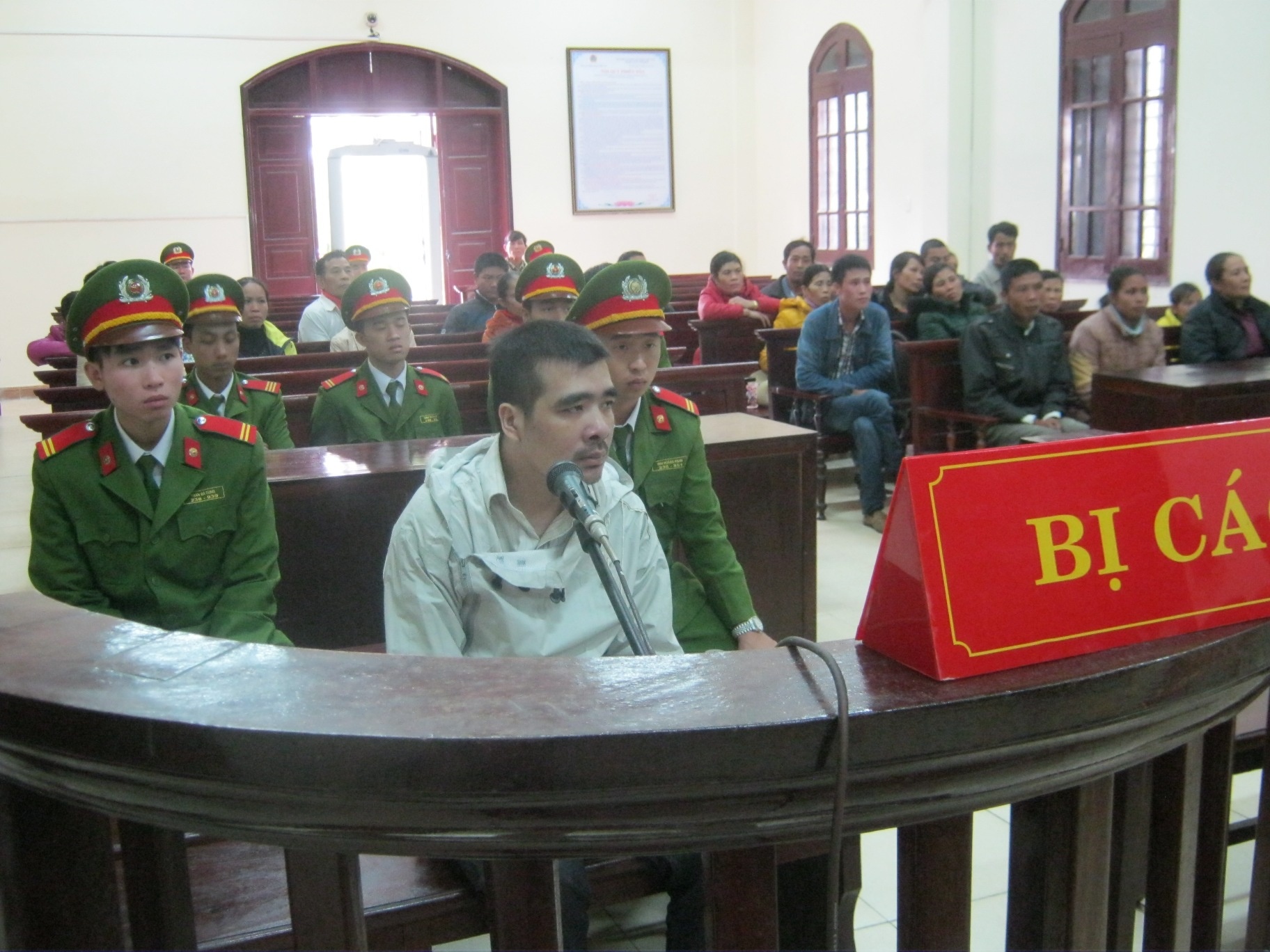 Danh doi thu hong mat sau cuoc tranh cai tien cong hinh anh