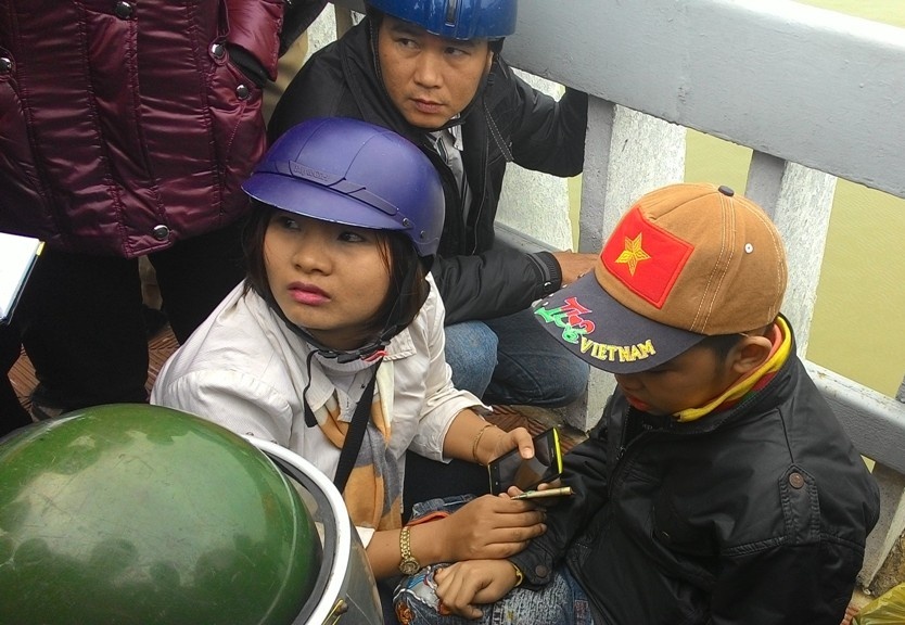 Bỏ lại con trai trên cầu, anh Hải đã nhảy xuống sông Hương tự tử