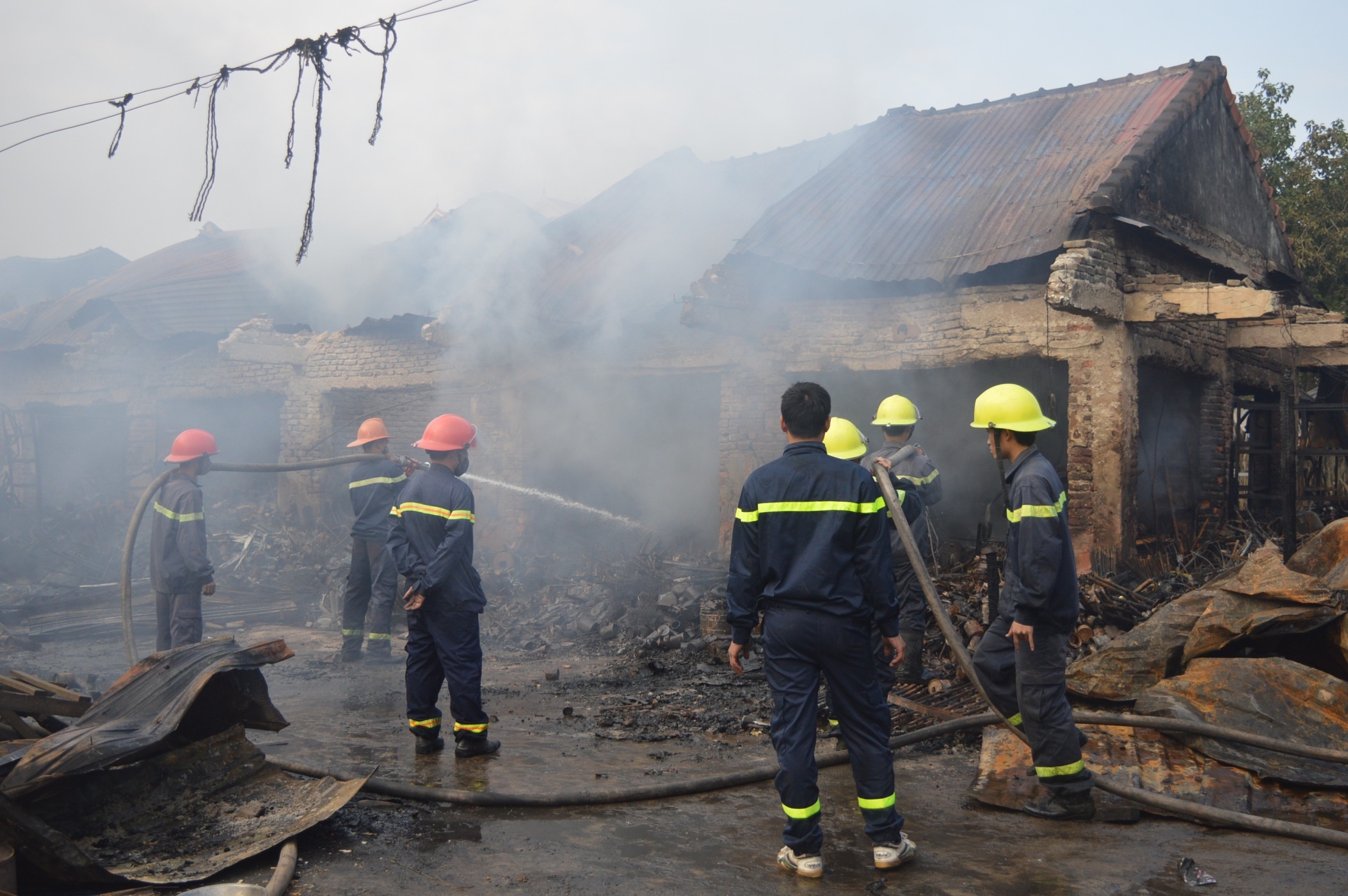 Chay cho lon nhat tinh, tieu thuong chay tan loan hinh anh