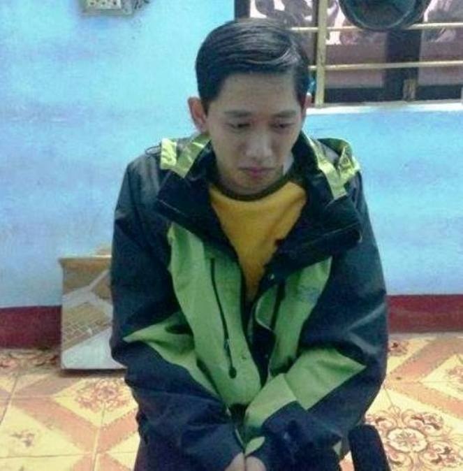 Bat sinh vien cam dao vao tiem bac cuop giua ban ngay hinh anh