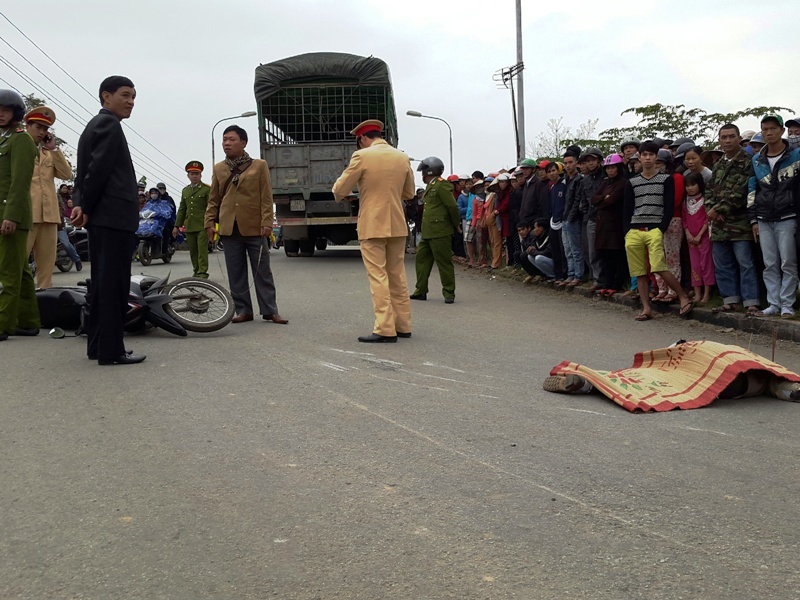 Nam thanh nien bi xe tai tong, can qua nguoi hinh anh