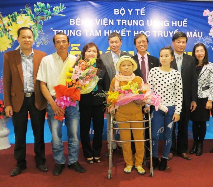 Nu benh nhan 60 tuoi bi dau tuy xuong duoc cuu song hinh anh