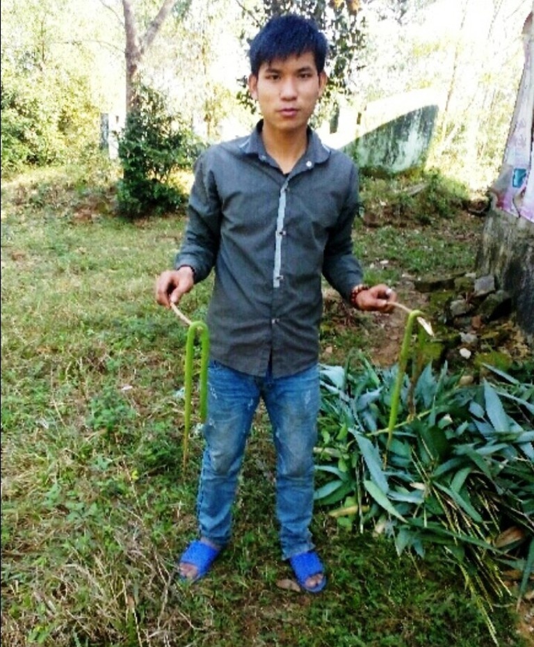 Rắn đuôi đỏ bị người dân đánh chết