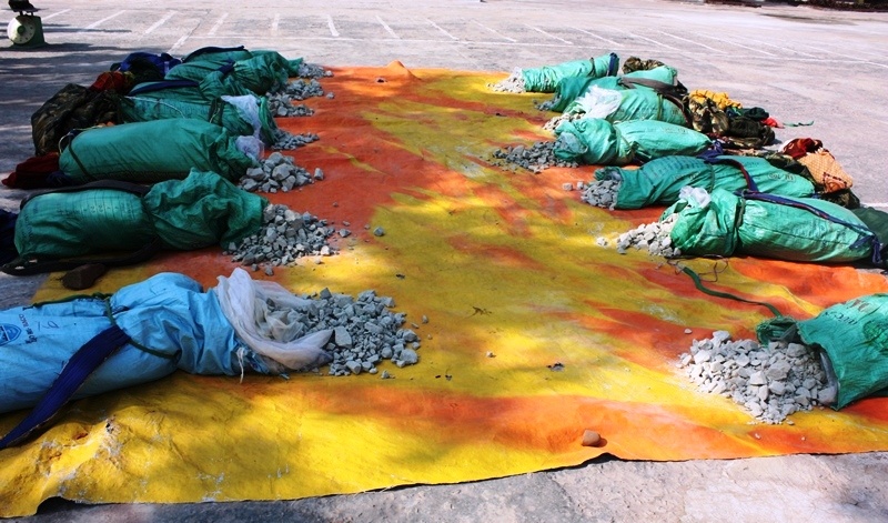 Ra nuoc ngoai mua nua tan thuoc no ve ban kiem loi hinh anh