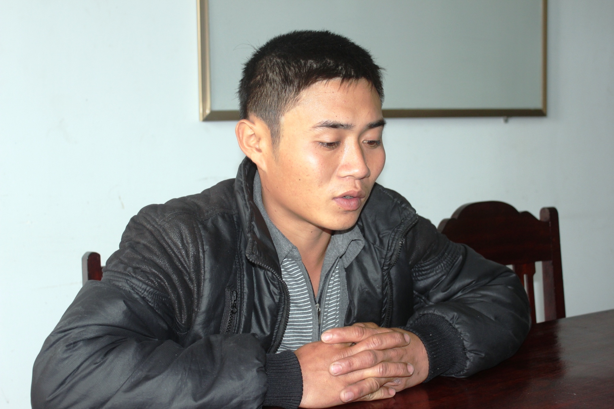 Ga trai 9X cho nu sinh lop 9 ra bien roi cuong buc hinh anh