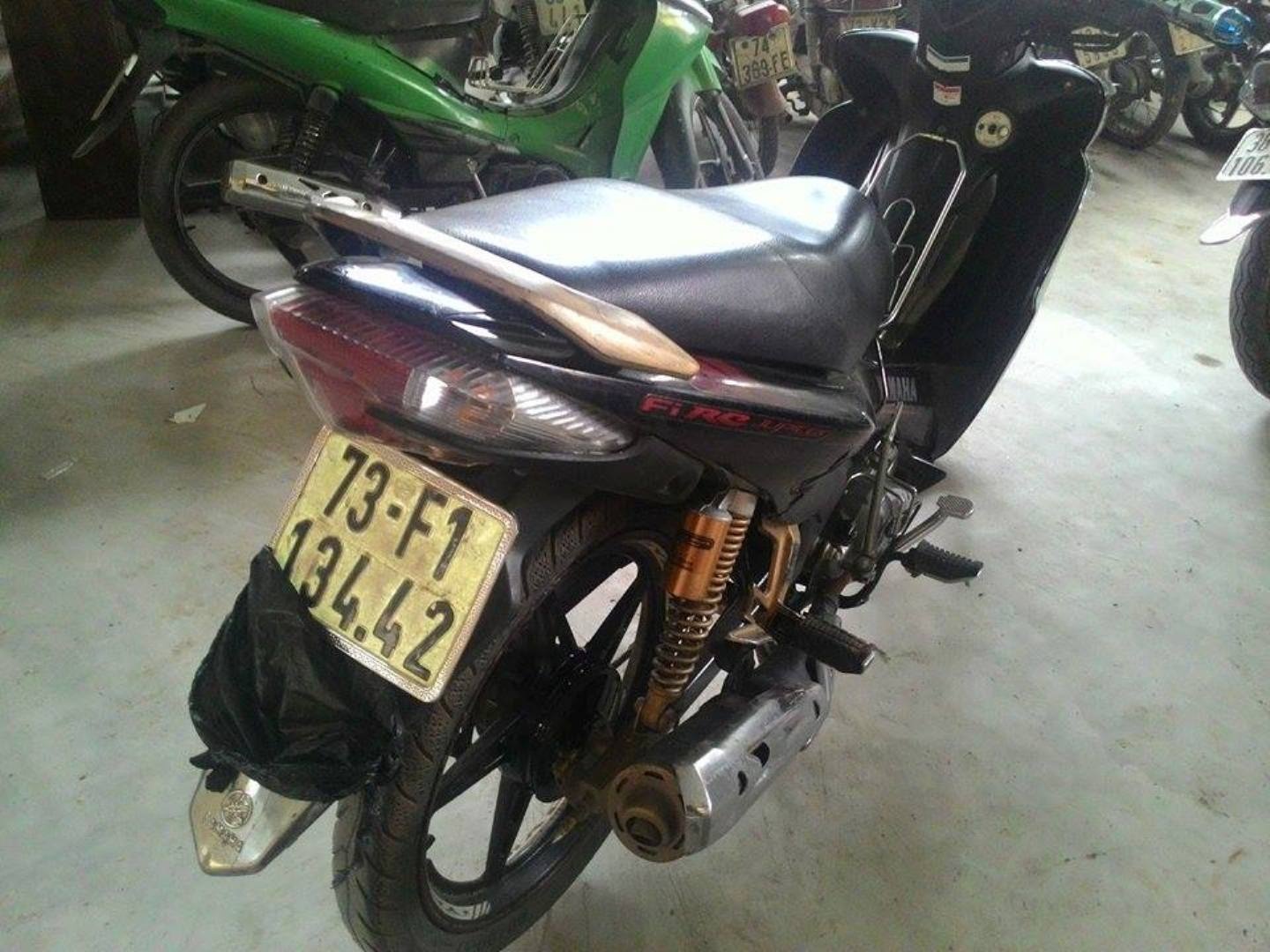 chiếc xe máy mà 3 tên cướp thường xuyên sử dụng để đuổi theo, chặn đường các nạn nhân trên những đoạn đường vắng.