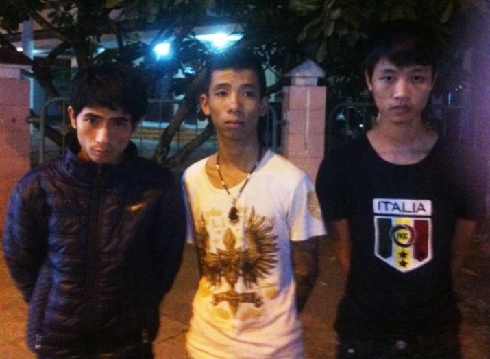 Thanh nien 18 tuoi kep 3, mang ma tuy da tren nguoi hinh anh