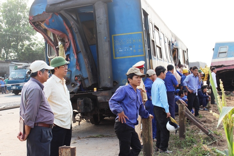 Vào thời điểm trên, tàu SE5 có tổng cộng 583 khách di chuyển theo hướng Bắc- Nam đã đâm phải xe tải chở đá nằm chắn ngang trên đường sắt do bị thủng lốp. 