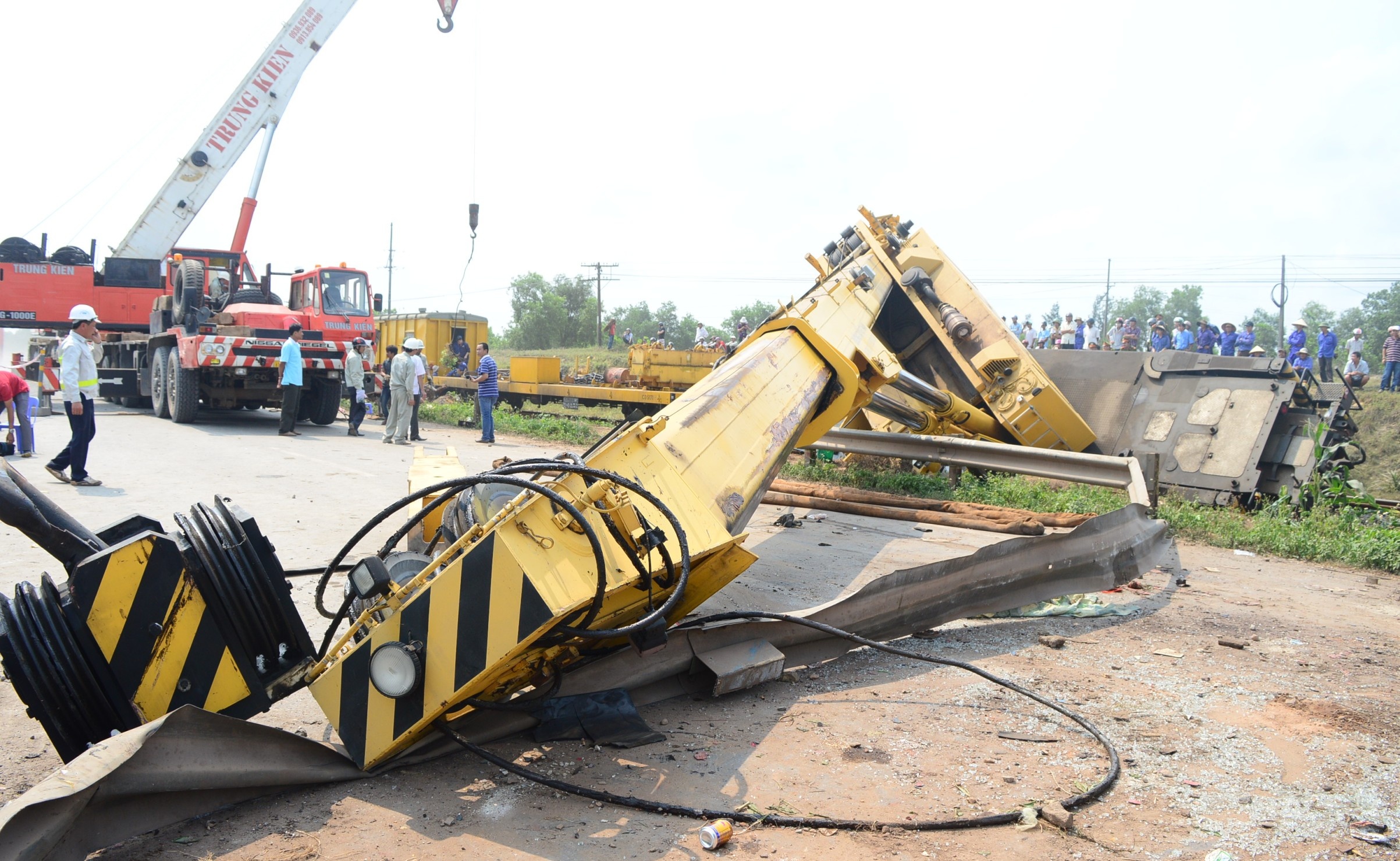 24 gio giai cuu nguoi va doan tau gap nan o Quang Tri hinh anh